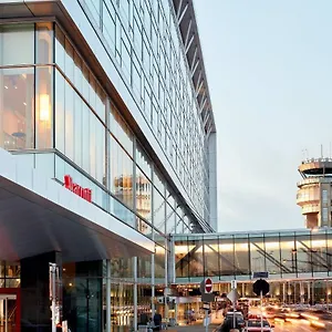 **** Hotel Marriott Montreal Airport In-terminal Canada